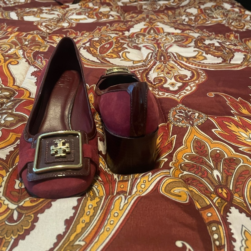 Pre owned Tory Burch burgundy suede flats